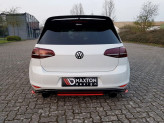 Maxton Design stredový spoiler zadného nárazníka VW Golf VII GTI CLUBSPORT - čierny lesklý