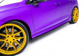 Maxton Design bočné prahové lišty VW Golf VIII R po FL Ver.3 - čierny lesklý