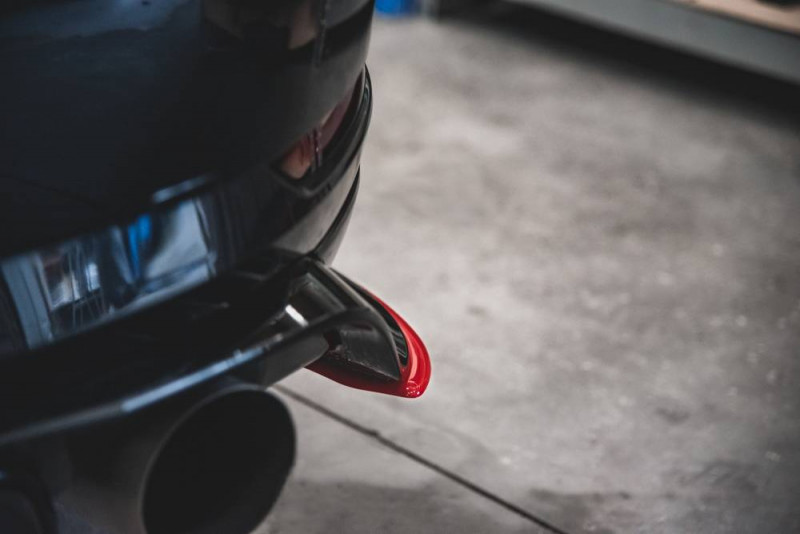 Maxton Design bočné spoilery zadného nárazníka VW Golf VII GTI TCR - červený