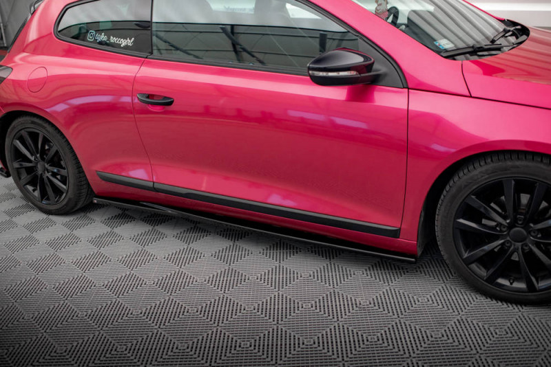 Maxton Design bočné prahové lišty VW Scirocco 3 - čierny lesklý