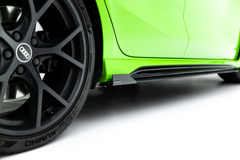 Maxton Design bočné prahové lišty Street Pro AUDI RS3 8Y Sportback po FL - čierno červený + lesklé krídielka