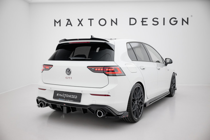 Maxton Design bočné spoilery zadného nárazníka VW Golf VIII GTI / GTE Ver.4 - čierny + lesklé krídielka