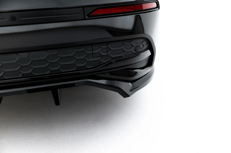 Maxton Design spoiler zadného nárazníka (s vertikálnym rebrovaním) AUDI A3 8Y Sedan po FL - čierny lesklý